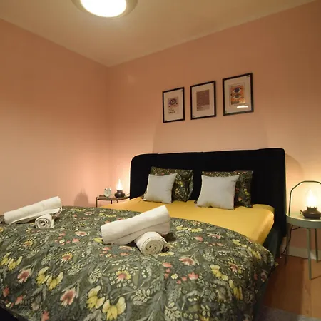 Apartment Stylish With Video Projector *