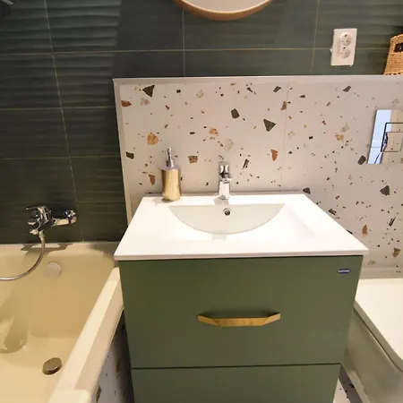 Apartment Stylish With Video Projector *