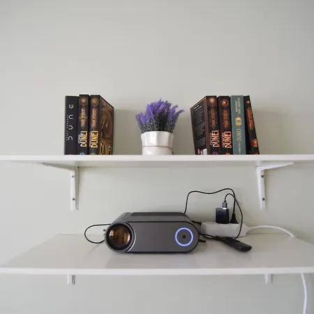Stylish With Video Projector Διαμέρισμα