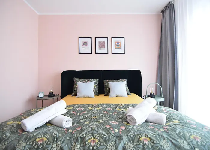 Stylish With Video Projector *