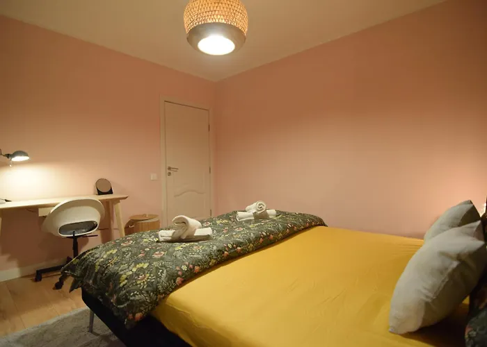 Stylish With Video Projector *