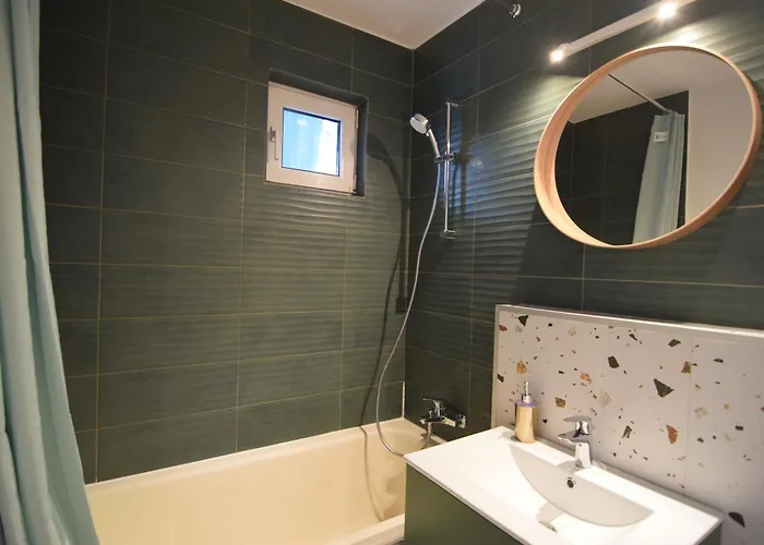 Stylish With Video Projector Бухарест